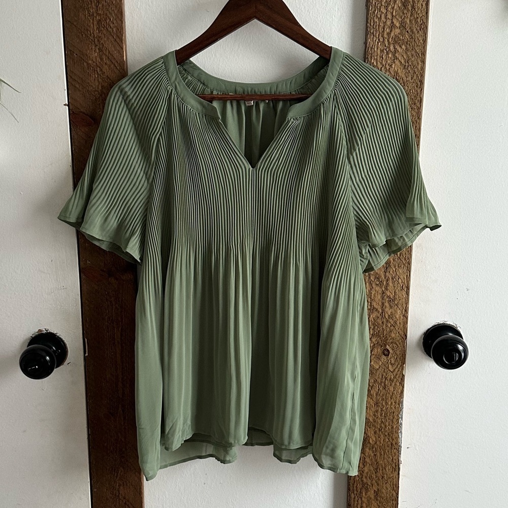 Cracker Barrel Boutique Sage Green Pleated Women's Blouse Size Small